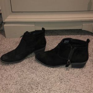 Black dress shoes